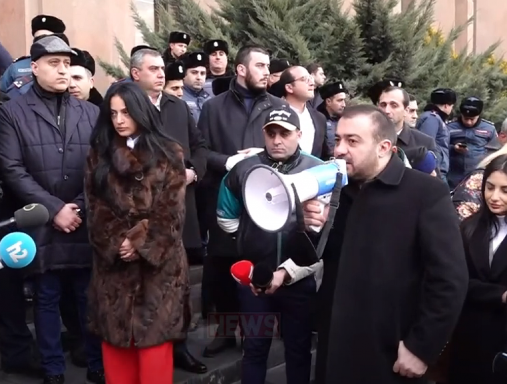 Պիտի ավագանու նիստը տապալենք, որը երևանցու վերջին կոպեկը գրպանող օրինագիծը չանցնի