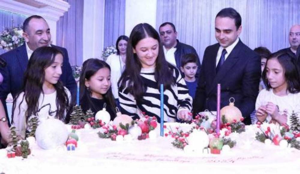 Տիգրան Ավինյանը հյուրընկալել է բռնահանված արցախցի փոքրիկներին
