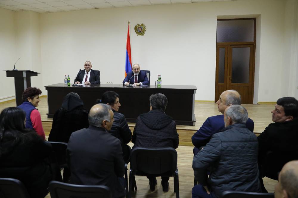 Փաշինյանը հանդիպում է ունեցել օրերս Հայաստան վերադարձած շիրակցի գերիների հարազատների հետ