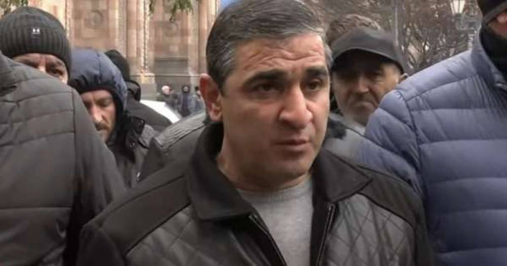 Իրանք մեզ ստիպում են փակել ջուրը, բայց էն, ինչը իրանք պտի փակեն, ասում են՝ դե ընթացքում կանենք