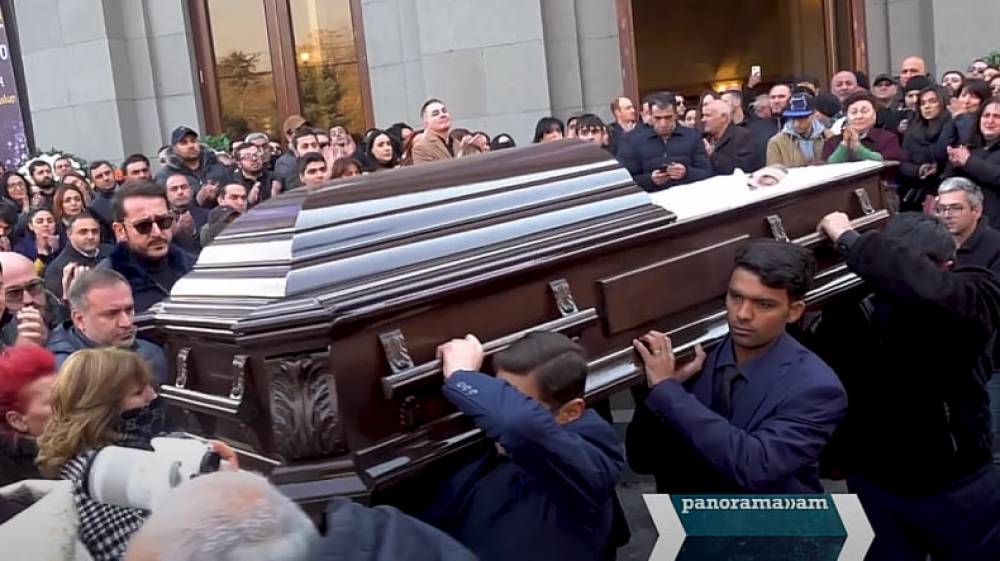 Ինչո՞ւ Արա Մարտիրոսյանի մարմինը Արամ Խաչատրյան համերգասրահից դուրս բերեցին հնդիկները