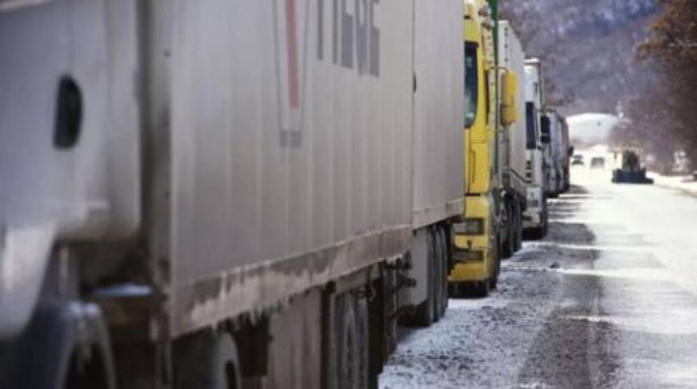 Հարյուրավոր բեռնատարներ են սպասում ռուս-վրացական սահմանին` Վերին Լարսում