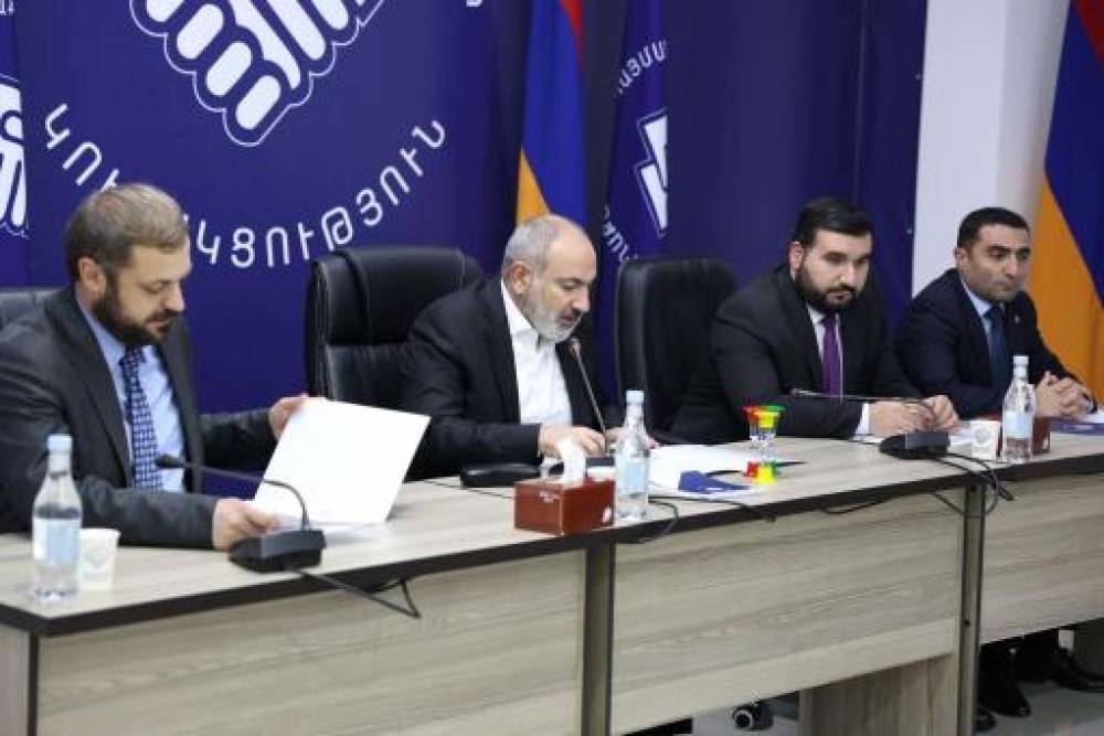 ՔՊ-ականները՝ Փաշինյանի գլխավորությամբ, Գյումրի են հասել ծառայողական մեքենաներով. «Ժողովուրդ»