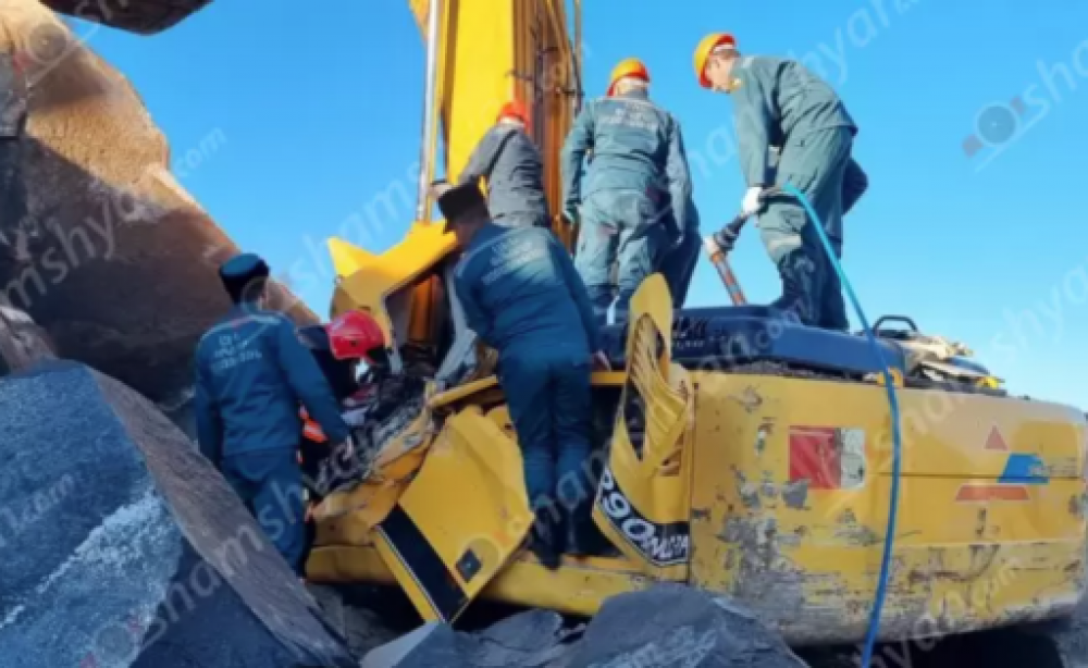 Շիրակի քարհանքում քարերը թափվել են էքսկավատորի վրա. փրկարարները փորձում են դին դուրս բերել խցիկից