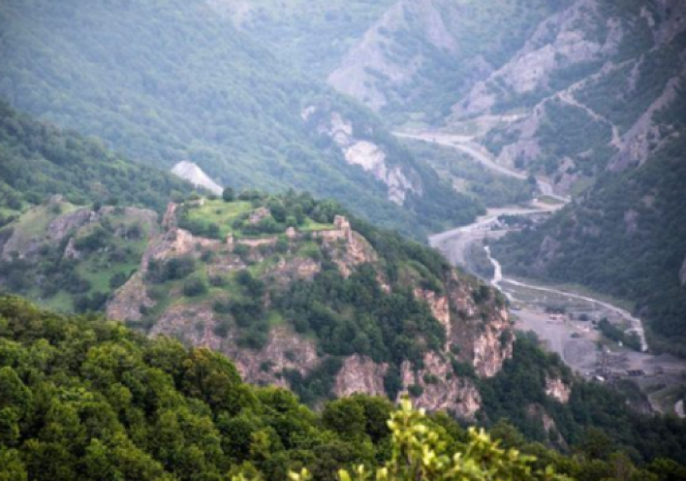 Օկուպացված Քարվաճառում ադրբեջանական բեռնատարն ընկել է գետը, վարորդը զոհվել է