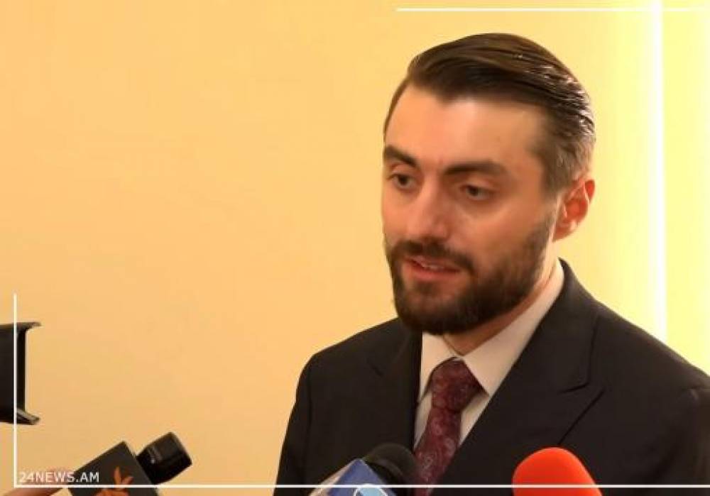 Թավշյահեղափոխականների թիմում նոր «շմայսներ» եւ «մհերսեդրակյաններ» են կերտվում. «Ժողովուրդ»