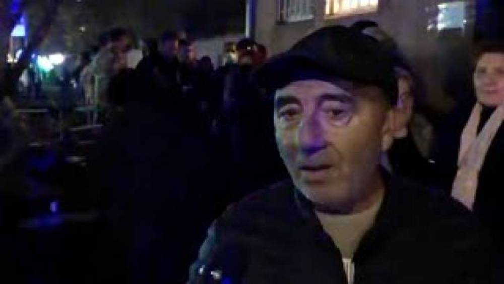 Մինչեւ որդուս գալը մեռնիմ ու սաղնամ գը, մինչեւ լույս խմեմ...