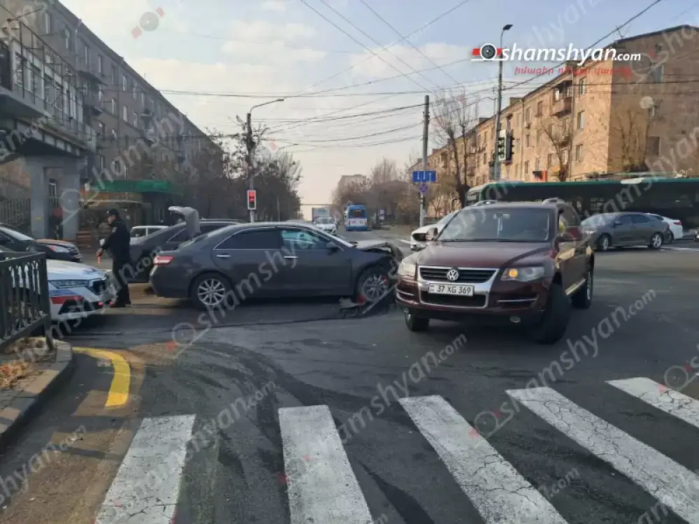 Երևանում՝ Հրազդանի կիրճ տանող ճանապարհին, մեքենաներ են բախվել․ վիրավորներ կան