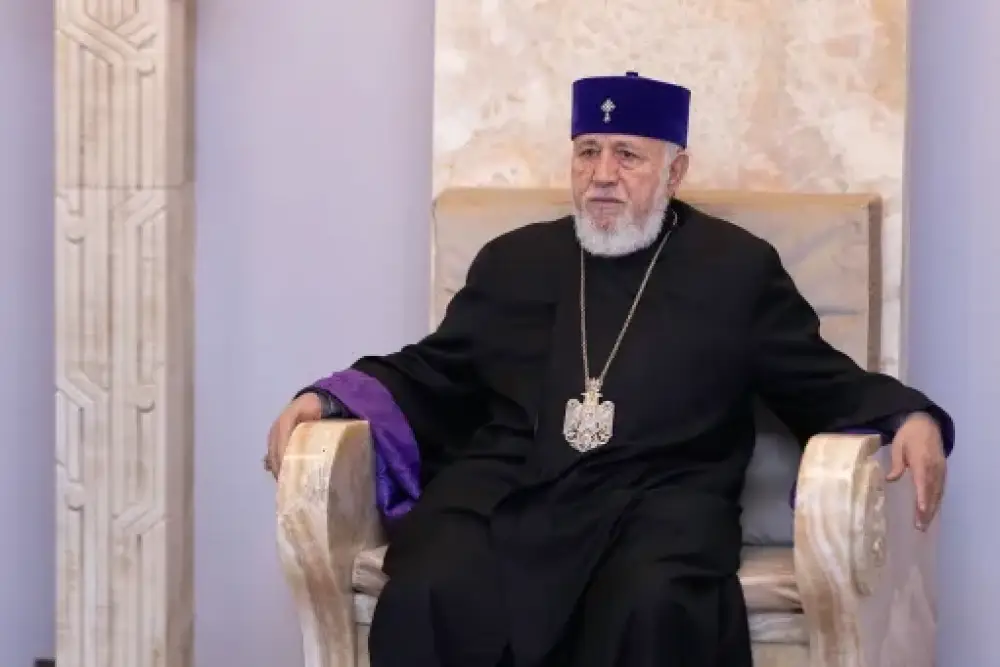 Վեհափառը հորդորել է եկեղեցականներին արիությամբ շարունակել ծառայությունը՝ հանուն հայրենիքի