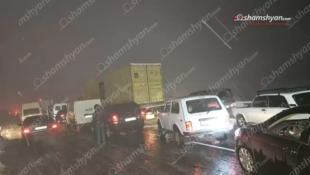 Մերկասառույց ճանապարհի պատճառով մի քանի կմ-անոց խցանում է ստեղծվել․ մեքենաների թիվը անցնում է 250-ը