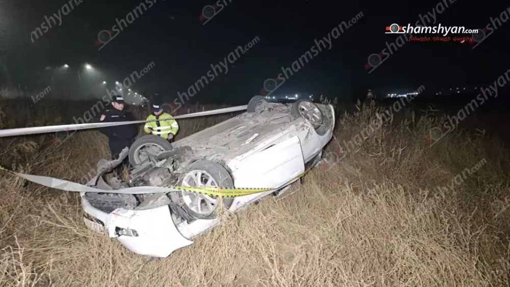 ՊՆ զինծառայողը «Mazda»-ով բախվել է հողաթմբերին և գլխիվայր հայտնվել դաշտում. կա վիրավոր