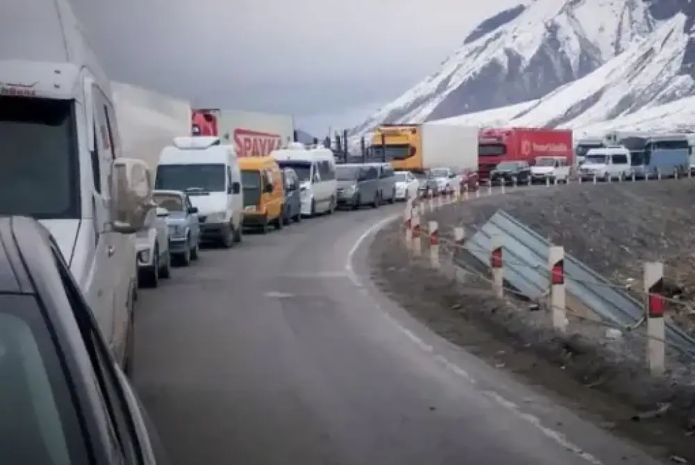 Վերին Լարսում շուրջ 600 հայկական բեռնատար է սպասում անցակետը հատելու հերթում