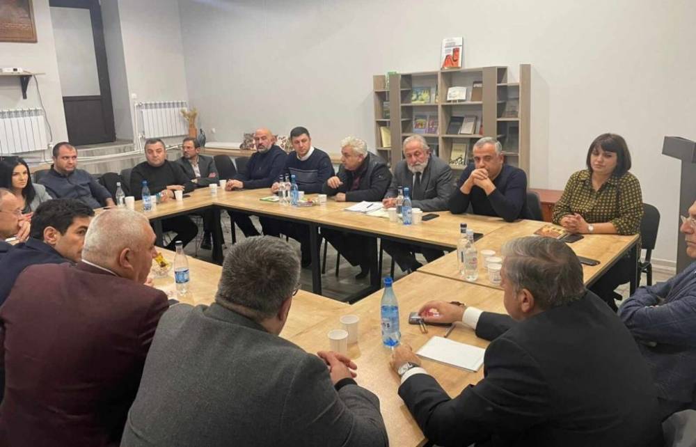 Ընդդիմադիր պատգամավորները հանդիպում են ունեցել Արցախի ԱԺ ներկայացուցիչների հետ