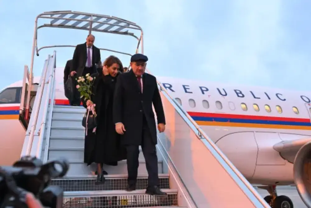 Փաշինյանը Աննա Հակոբյանի հետ ժամանել է Ֆրանսիա․ սպասվում է հանդիպում Մակրոնի հետ