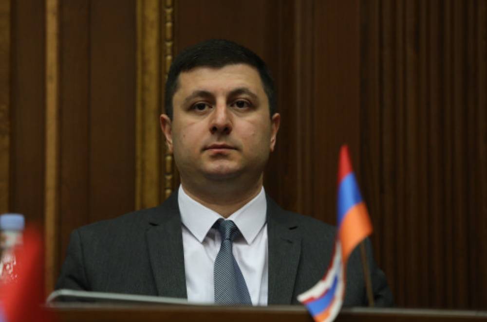 Քաղաքական բանավեճի թեմա չկա. դու ի սկզբանե լրիվ այլ ճանապարհ ես ընտրել` մեր ժողովրդի թշնամիների հետ ախպերանալու և սեփական հայրենակիցների դեմ աշխատելու ուղղությամբ. Տիգրան Աբրահամյանը՝ Փաշինյա