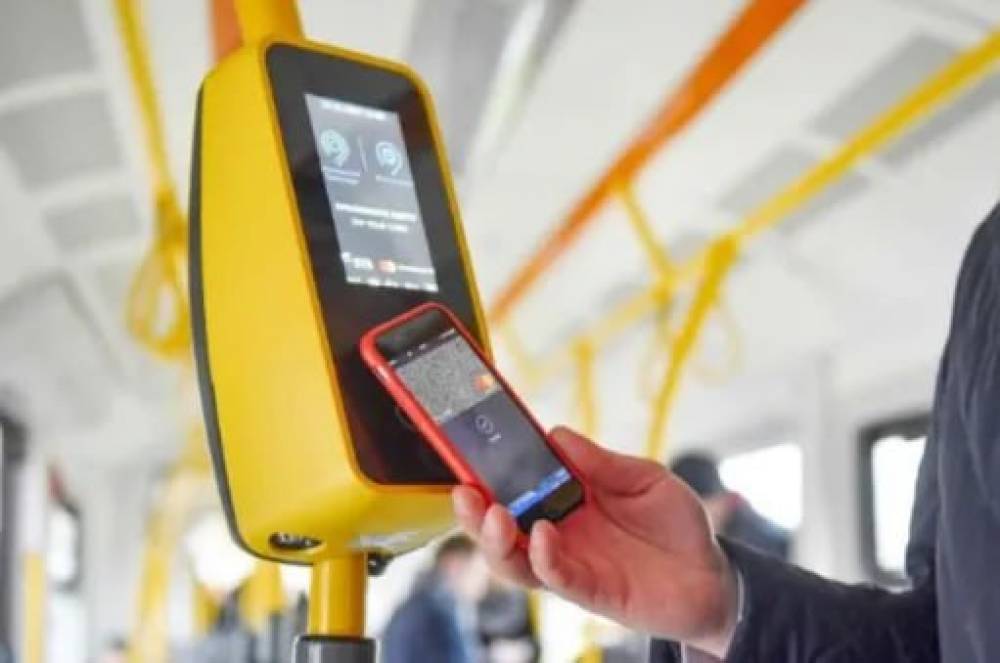 Հանրային տրանսպորտում ուղևորներն արդեն կարող են վճարել բանկային քարտով