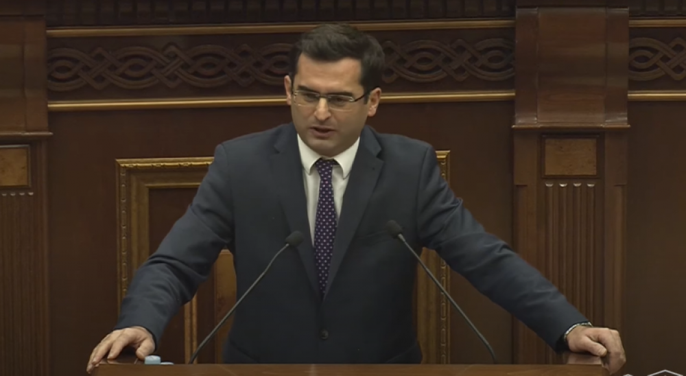 Այսօր իմ ընտանիքը լիքը պարտքեր ունի, բայց դա ներդրում է, իմ ընտանիքի օրինակով զուգահեռ եմ տանում պետության հետ. Հակոբ Արշակյան