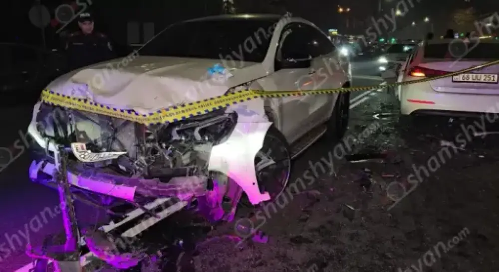 Երևանում բախվել են Mercedes GLE53-ն ու Hyundai-ը. կա վիրավոր. դատավորի օգնականը հանել է համարանիշը