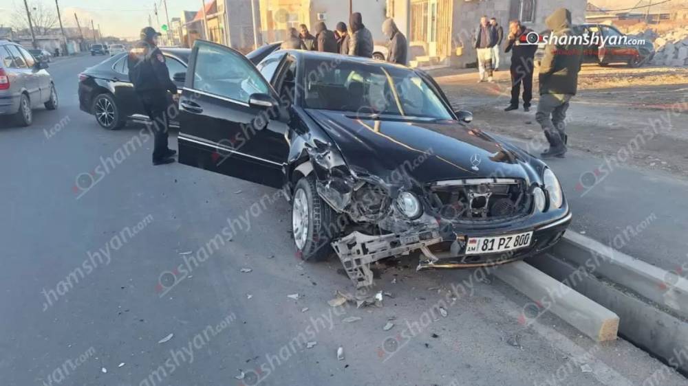 Արարատում բախվել են «Toyota»-ն և «Mercedes»-ը, վերջինը հայտնվել է առվակում․ տուժածներից մեկն անչափահաս է