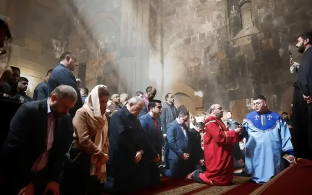 Պետական ապարատը ընդվզում է․ «Հրապարակ»