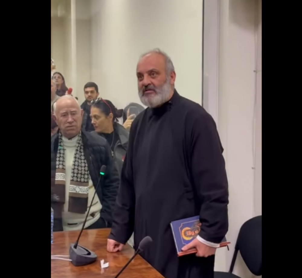 Բագրատ Սրբազանն իր զորակցությունը հայտնեց Արշակ արքեպիսկոպոս Խաչատրյանին (Տեսանյութ)