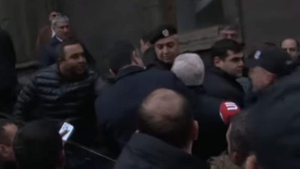 Հրմշտոց, գոռոցներ. Փաշինյանը «զորքով» եկավ Յոթ Վերք