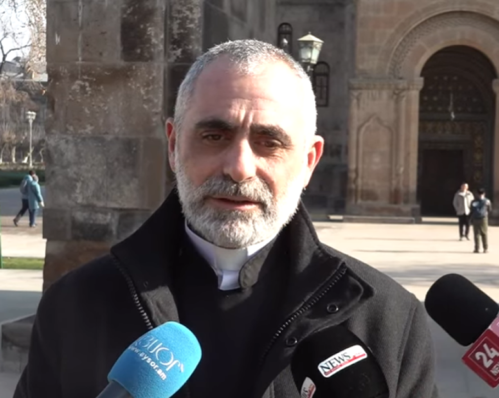 Մայր Աթոռի դռները բոլորի համար բաց են, ամենակարևորը՝ գան ոչ թե գոռալով, այլ աղոթքով՝ հավատարիմ մնալով եկեղեցուն. Տեր Եսայի (Տեսանյութ)