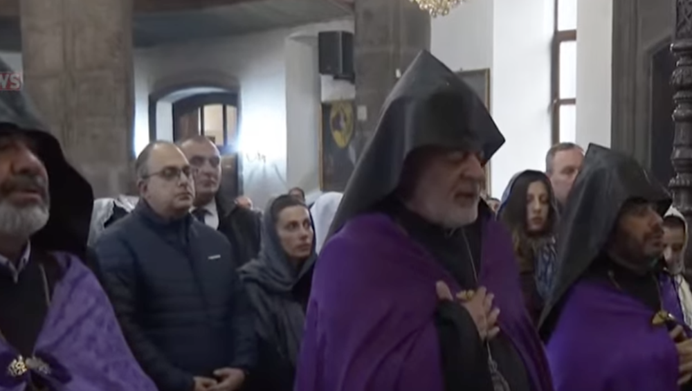 Փաշինյանի համար Յոթ Վերքում պատարագ է մատուցում Նավասարդ Կճոյանը