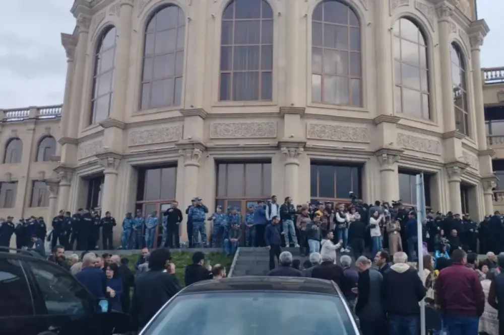 ՔԿ-ն Գյումրիի քաղաքապետարանում նոր 2 աշխատակիցների է ձերբակալել