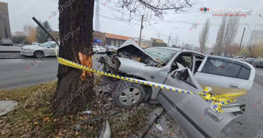 Նոր Նորքում Opel-ը բախվել է ծառին. Վարորդը մահացել է, վիրավորի վիճակը ծայրահեղ ծանր է