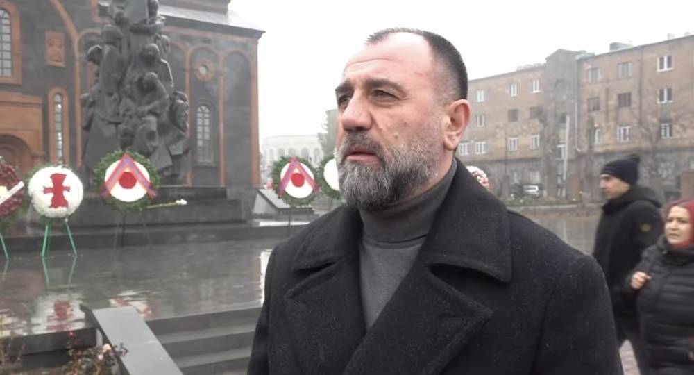 ՏԵՍԱՆՅՈՒԹ Մի խեղկատակ շոու է սարքում գյումրեցիների համար ողբերգական այս օրը. Ռուբեն Մխիթարյան