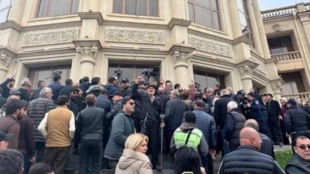 Հոկտեմբերի 20-ին Գյումրիից կալանավորված Հովհաննես Միդոյանը քիչ հետո ազատ կարձակվի․ Բաբայան