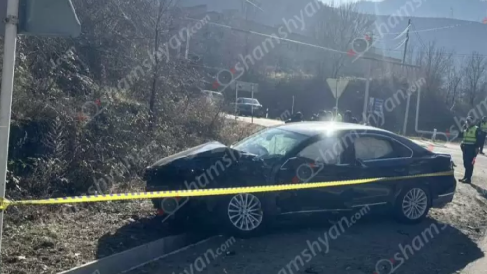 Խոշոր վթարի հետևանքով 2 վիրավորվածներից մեկին ուղղաթիռով տեղափոխել են Երևան