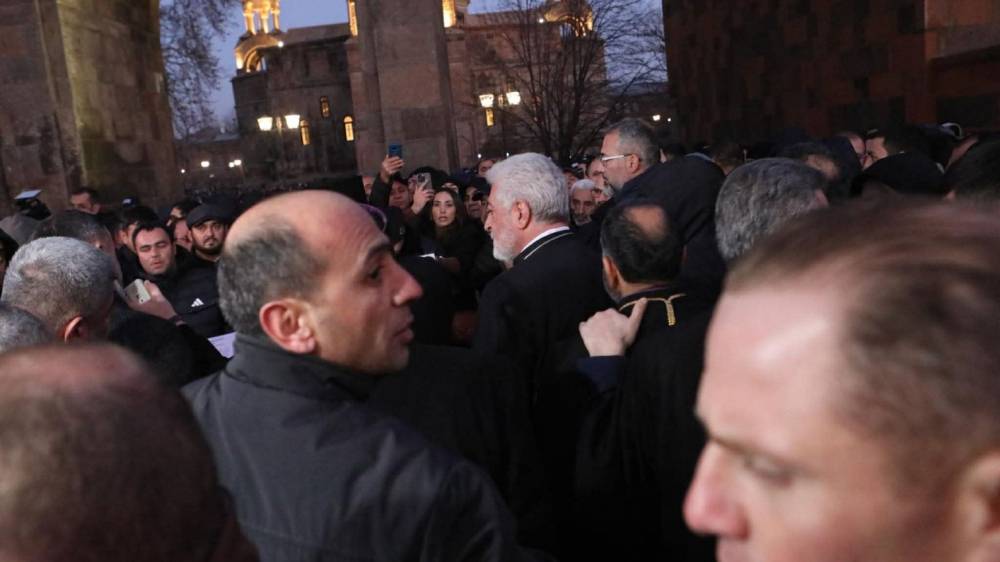 Ով պետք է լինես, որ մտածես՝ Արցախը հանձնածը, հազարավոր մարդու անտուն թողածը կարող է որևէ լավ բան ուզենալ անել Մայր Աթոռի համար․ Գեղամյան