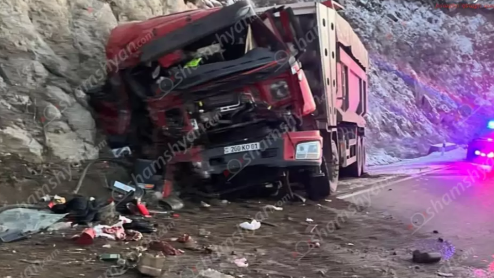 Խոշոր ավտովթարի ժամանակ «Shacman» բեռնատարը բախվել է ժայռին. կա վիրավոր