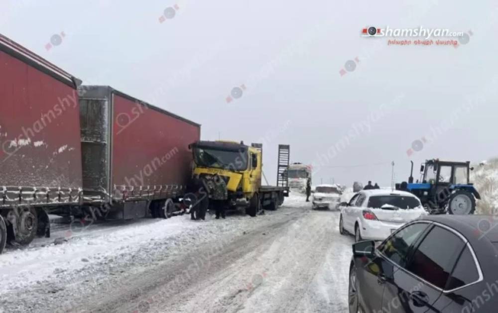 Արագածոտնում բախվել են Թուրքիայի քաղաքացու վարած կցորդիչով բեռնատարը և ձնամաքրման տրակտորը