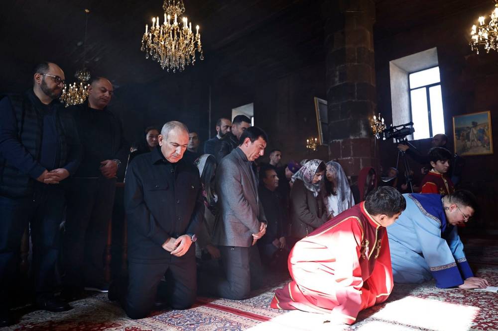 Փաշինյանը սկզբում Կաթողիկոսին մեղադրում էր կուսակրոնության ուխտը խախտելու մեջ, ապա նրան որակեց որպես լրտես, իսկ այժմ էլ մեղադրում է Եկեղեցում «ապականոնական վիճակ» ստեղծելու համար․ Սուրենյանց