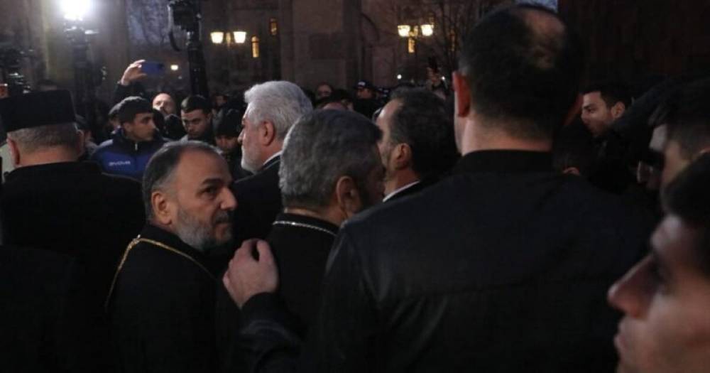 ՔՊ-ն որոշել էր հարբած գրոհայինների ուղարկել Մայր Աթոռ. «Հրապարակ»