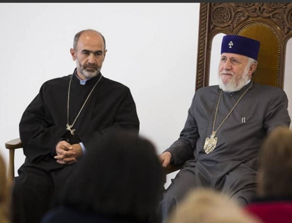 «Այդ մարդն ասաց՝ գնում ենք այնտեղ, որտեղ Վեհափառի անունը չեն տալիս, բայց մենք տալու ենք». Տեր Վարուժանը հաստատեց՝ ԱԱԾ-ից կրկին այցելել են եկեղեցի, բայց հստակ չգիտի՝ Փաշինյանն այնտե՞ղ կգնա պատ