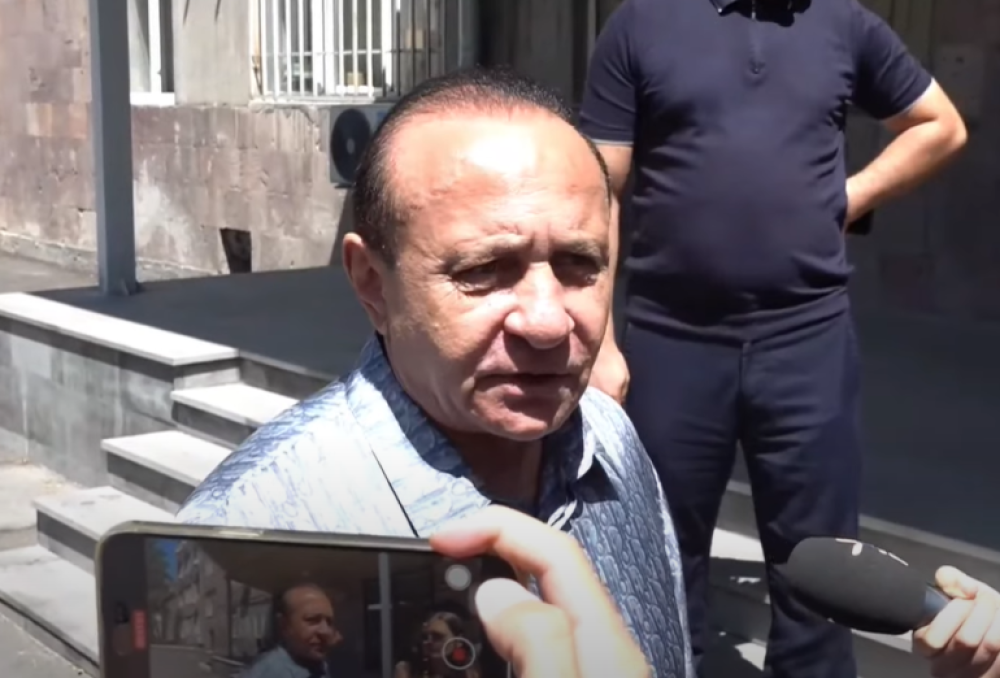 Հովիկ Աբրահամյանը ցանկանում է փոխել մեքենայի պետհամարանիշը