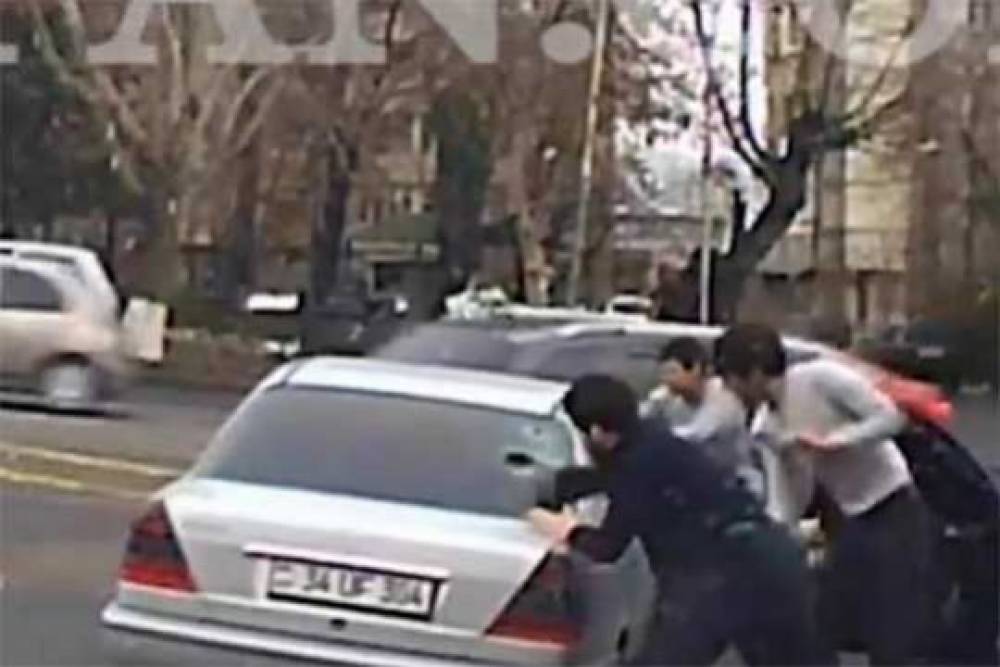 «Հո քոռ չե՞ք, արա…». Ջերմուկում վիճաբանության ժամանակ վնասված մեքենայի տերը ծանր վնասվածքներ է ստացել