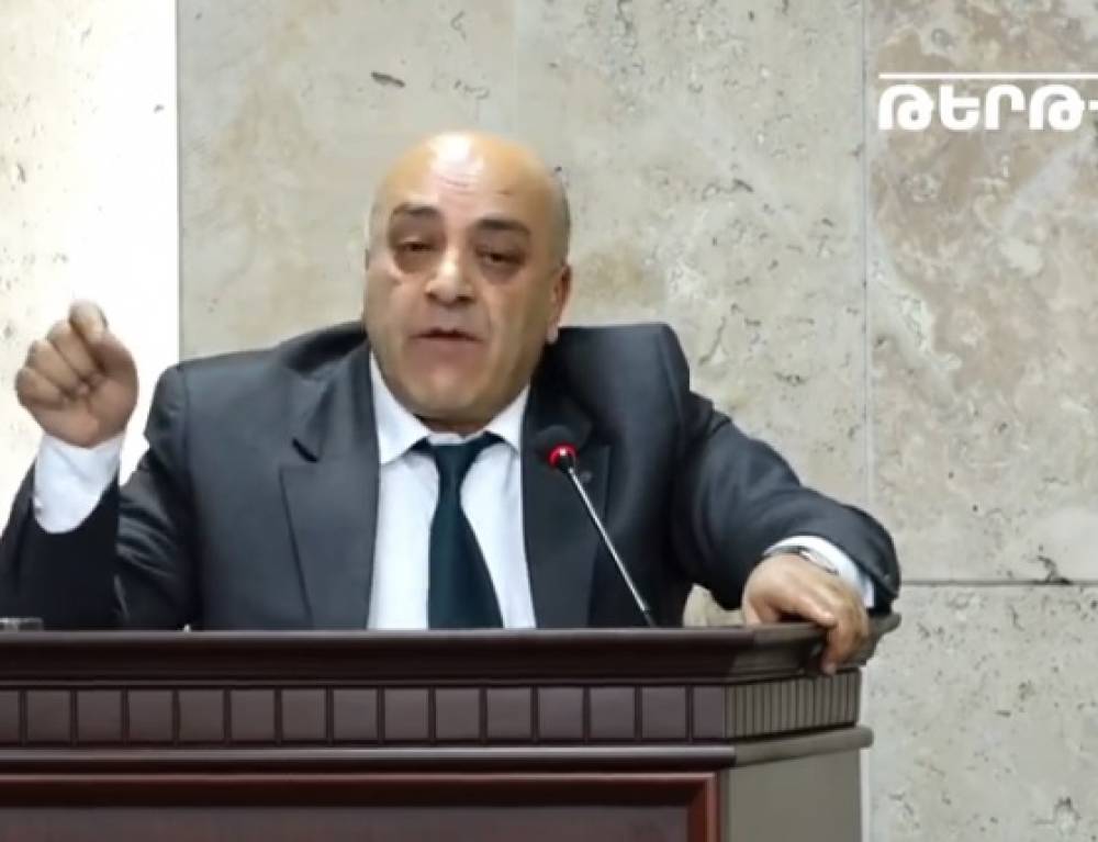 ԵՊՀ հոգաբարձուների խորհրդի նիստը՝ ուղիղ. օրակարգում ռեկտորի լիազորությունների դադարեցման հարցն է