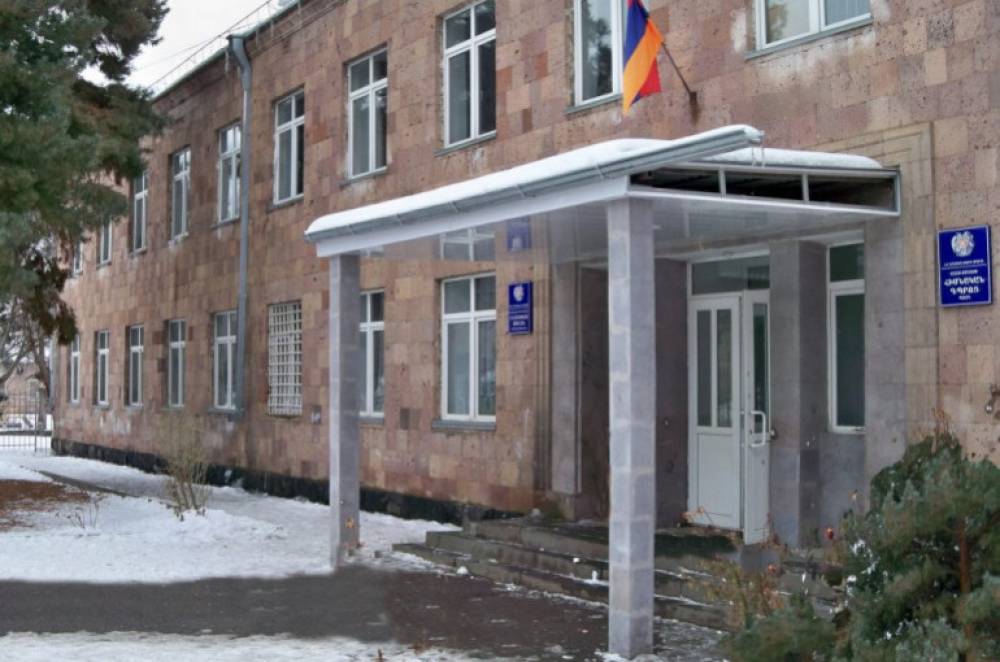 Վայքի հիմնական դպրոցի տնօրենը յուրացրել է հրամանագրված, բայց աշխատանքի չհաճախած ազգականների՝ 2.5 միլիոնից ավելի աշխատավարձերը. Ոստիկանություն (տեսանյութ)