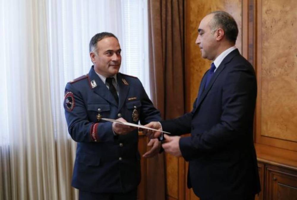 Քննչական կոմիտեի նախագահի տեղակալը պարգևատրել է ոստիկանության մի խումբ ծառայողների