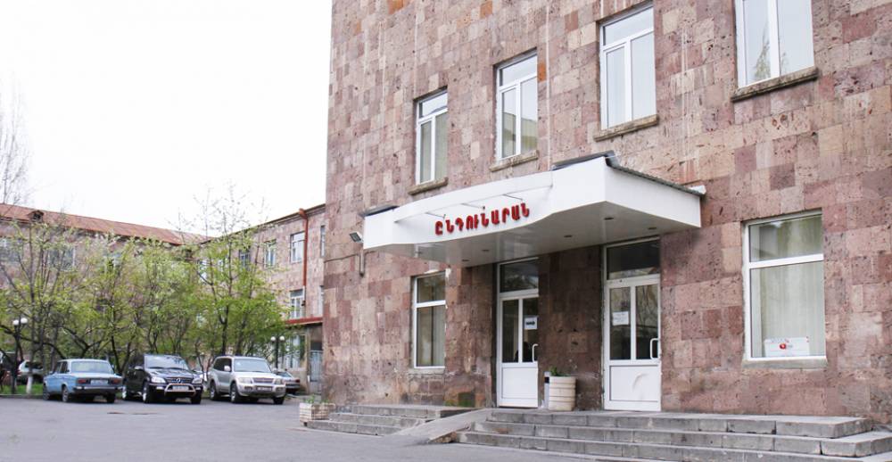 Ереван медицинский центр. Канакер-Зейтун медицинский центр. Больница 8 Канакер Зейтун. Поликлиники Ереван Канакер. Медицинские центры в Армении.