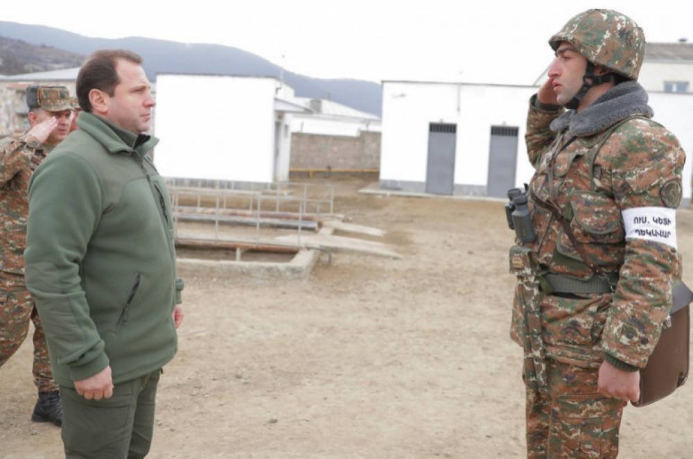 ՀՀ պաշտպանության նախարարն այցելել է հյուսիսարևելյան սահմանագոտի, զրուցել դիրքապահ զինծառայողների հետ