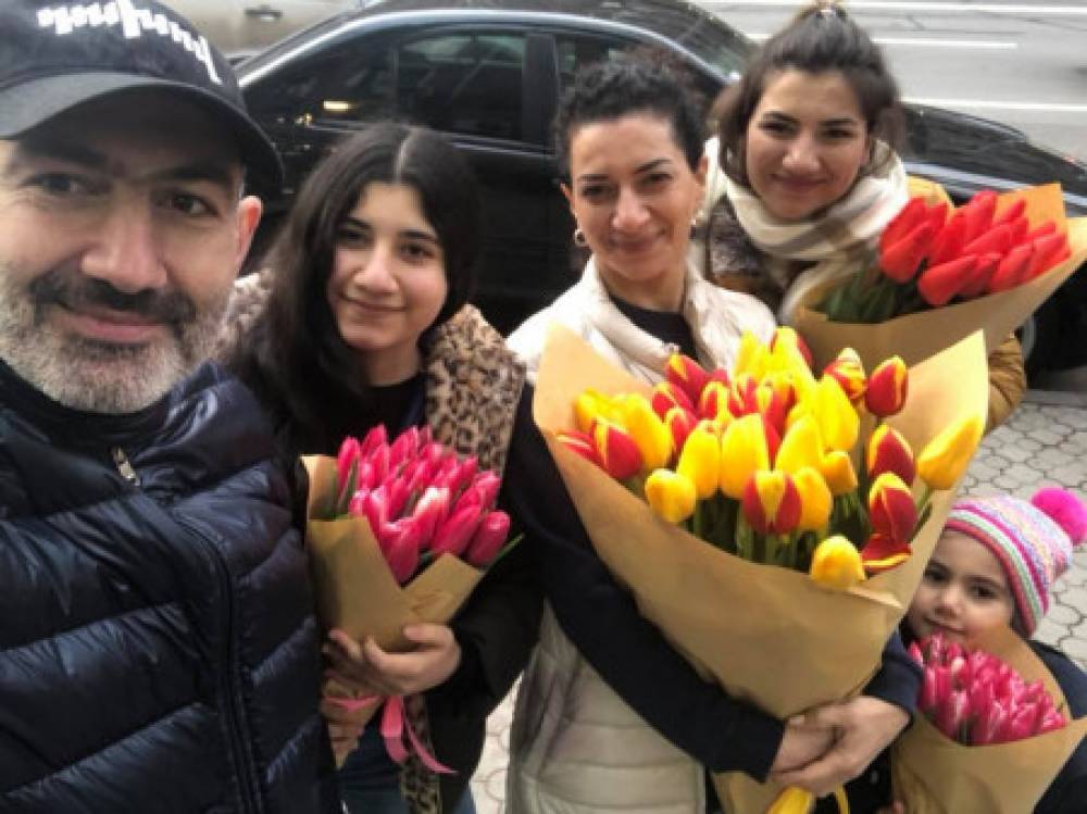 «Գարուն Երևան»․ Նիկոլ Փաշինյանն ընտանեկան լուսանկար է հրապարակել