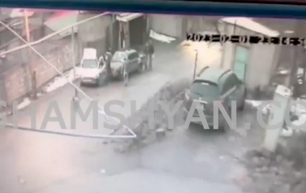 Սարի Թաղում տեսախցիկն արձանագրել է՝ ինչպես է Infiniti-ին բախվում 2 մեքենաների, կոտրում գազատարը (տեսանյութ)