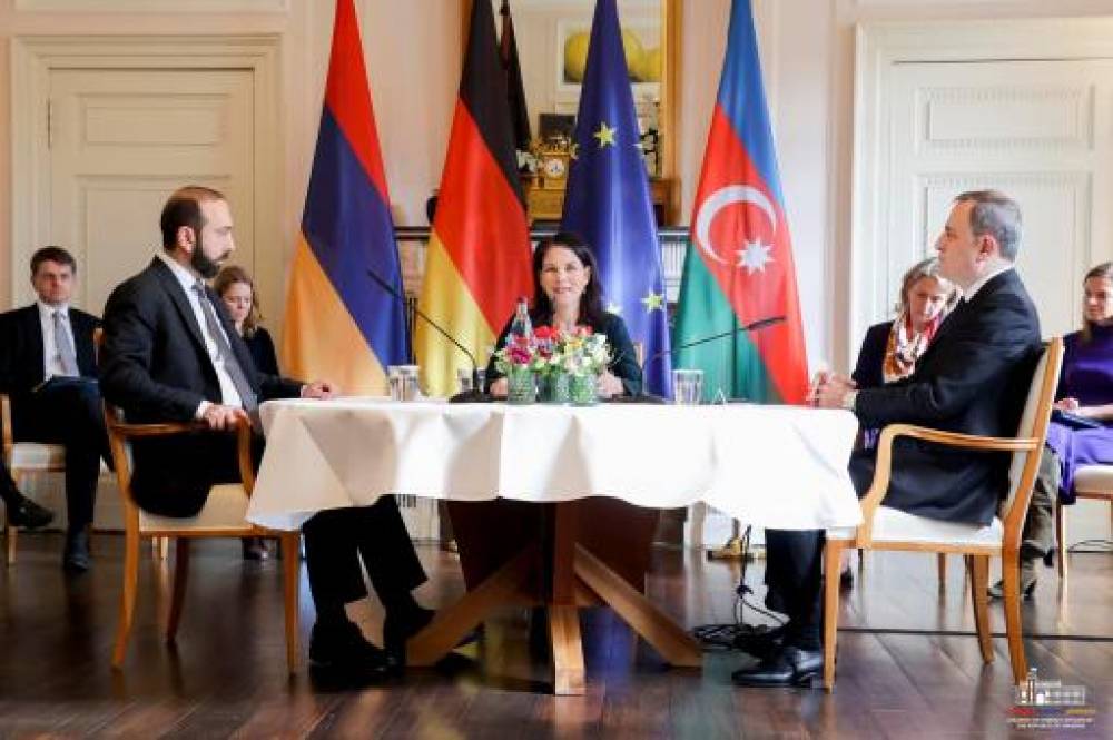 Ինչո՞ւ է Հայաստանը համաձայնել եռակողմ հանդիպում անցկացնել Գերմանիայում․ Փաշինյանը պարզաբանում է