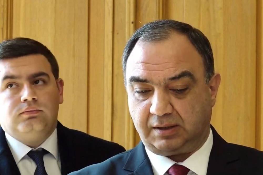 «Աննա Հակոբյանի մեքենան պլյոնկա ունի, չե՞ք տեսել». ՆԳ նախարարը հայտարարեց, թե տեղյակ չէ